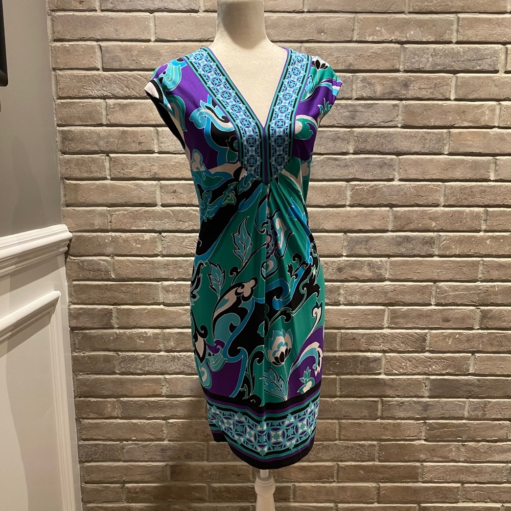 Cache size 4 woman’s dress